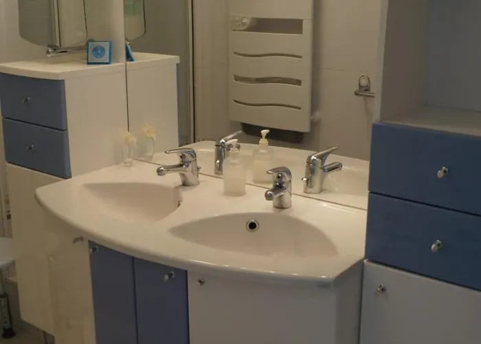 Cozy With Balcony Next To The Sea *